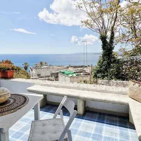 Apartamento La Finestra Su Castro Marina - Sitcase